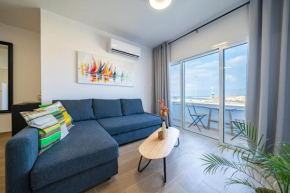 Peaceful SeaView suite in Larnaca center